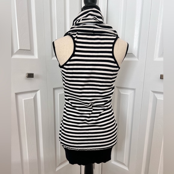 Tracy M, Sleeveless Black & White Striped Knit Cowl Neck Tunic - Picture 5 of 8